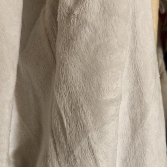 Tommy Hilfiger faux fur hoodie. - Picture 8 of 11